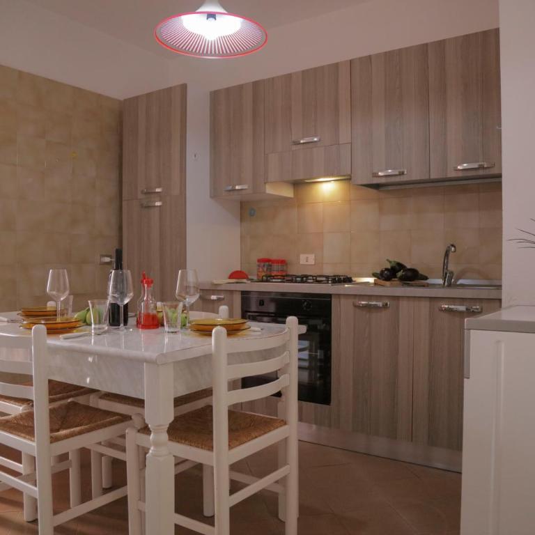 Casa Rosa - Appartamento con 2 Camere da Letto - 9