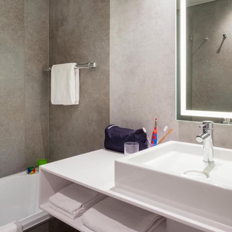 Novotel Lausanne Bussigny - Superior Zimmer mit Queensize-Bett - 10