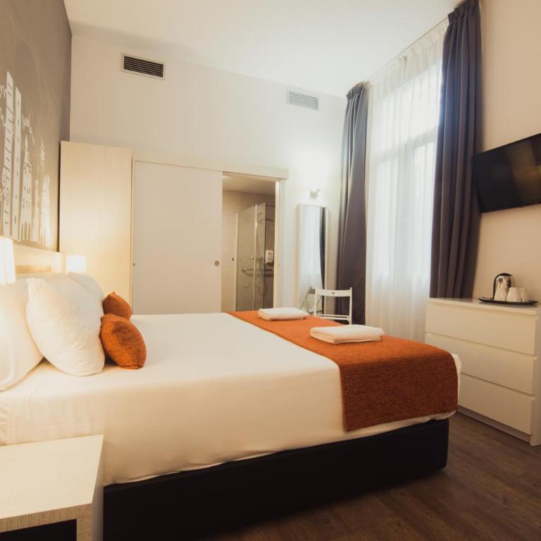 Hostal Live Barcelona - Triple Room - 4