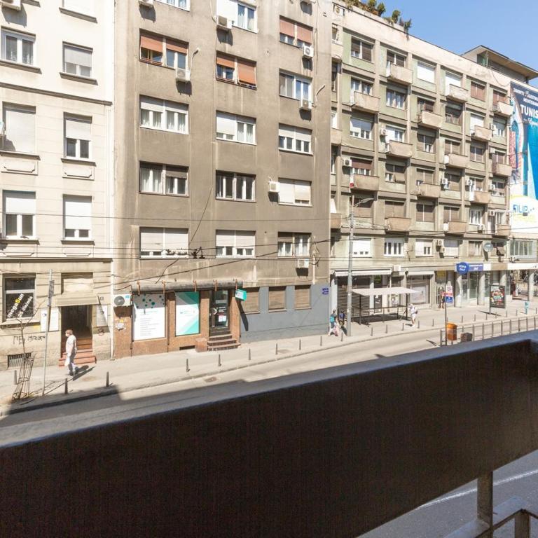 Premium Crown Suites - Dvokrevetna Soba sa Bračnim Krevetom i Balkonom (3 Odrasle Osobe) - 2