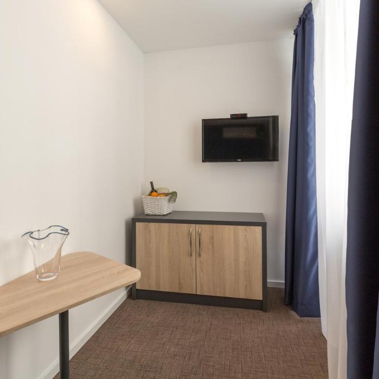 Premium Crown Suites - Soba sa Bračnim Krevetom (King-size) i Balkonom - 4