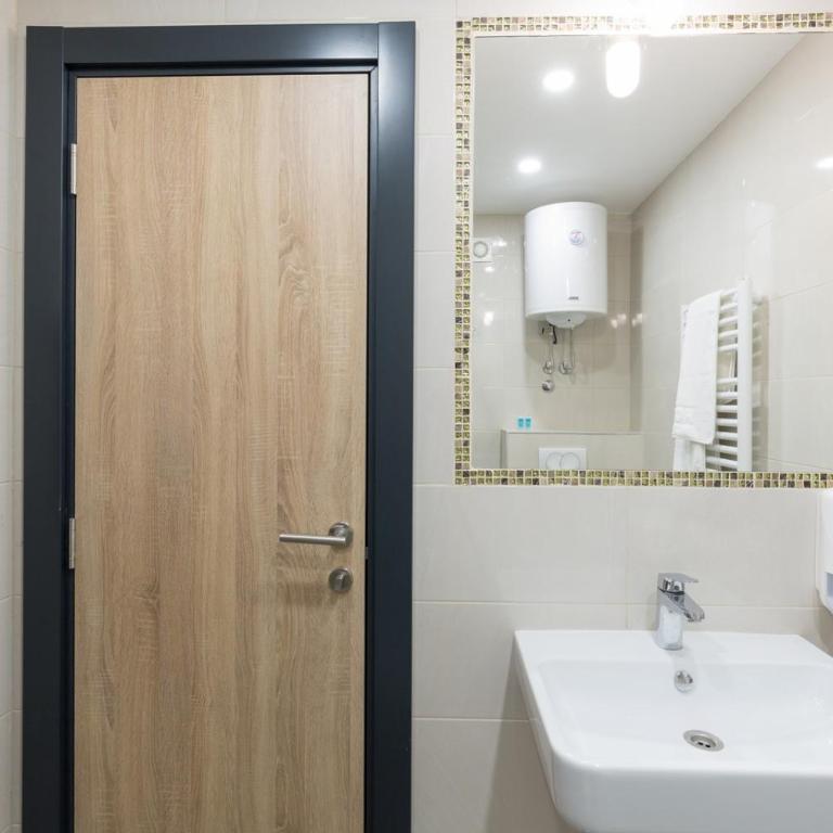 Premium Crown Suites - Soba sa Bračnim Krevetom (King-size) i Balkonom - 9