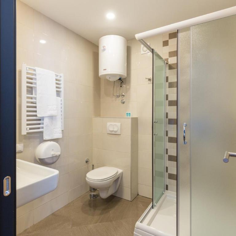 Premium Crown Suites - Soba sa Bračnim Krevetom (King-size) i Balkonom - 10