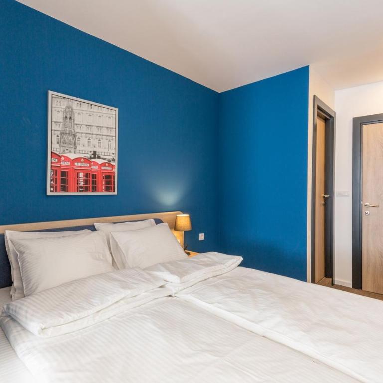 Premium Crown Suites - Niskobudžetna Dvokrevetna Soba sa Bračnim Krevetom - 1