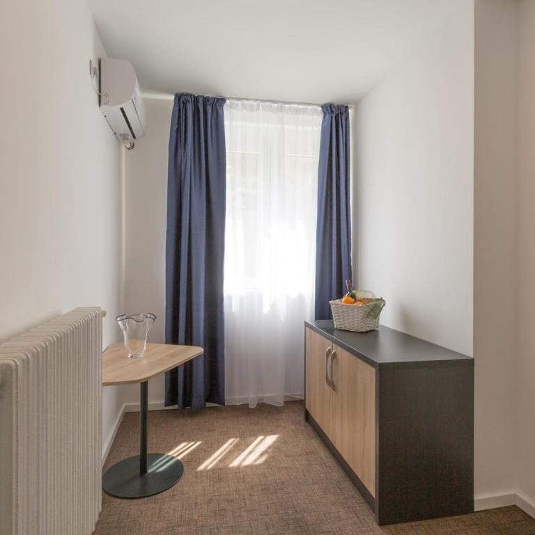 Premium Crown Suites - Niskobudžetna Dvokrevetna Soba sa Bračnim Krevetom - 4