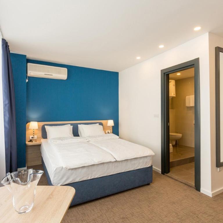 Premium Crown Suites - Dvokrevetna Soba sa Bračnim Krevetom i Terasom - 18