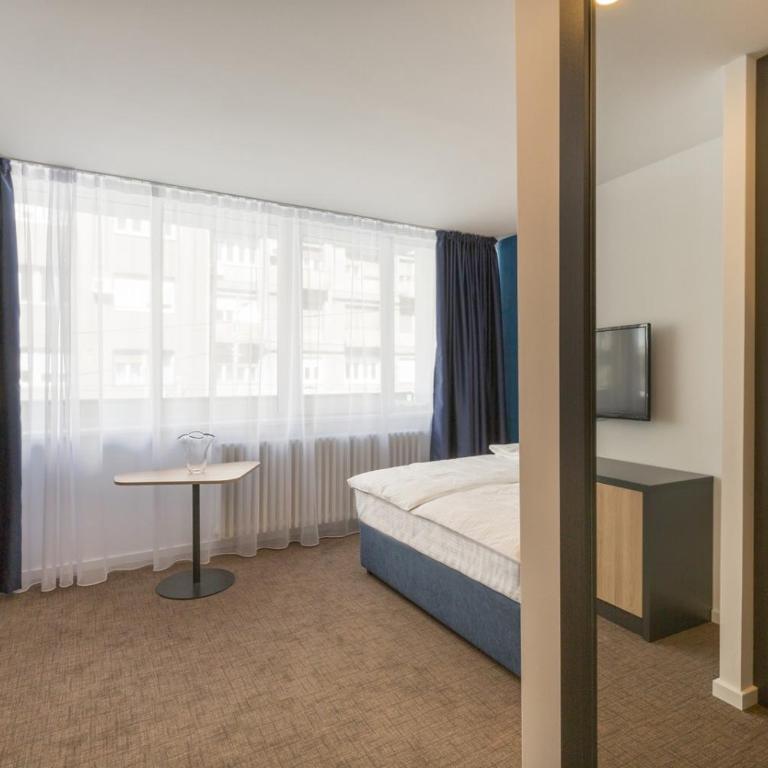 Premium Crown Suites - Dvokrevetna Soba sa Bračnim Krevetom i Terasom - 17