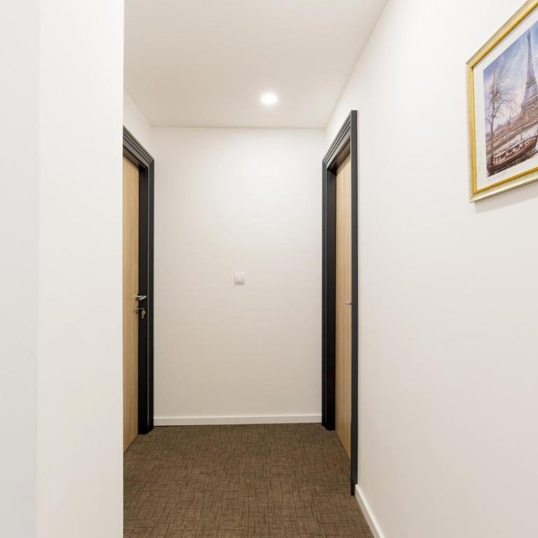 Premium Crown Suites - Dvokrevetna Soba sa Bračnim Krevetom i Terasom - 6