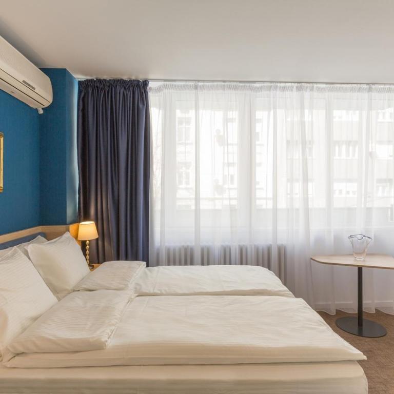 Premium Crown Suites - Dvokrevetna Soba sa Bračnim Krevetom i Terasom - 1