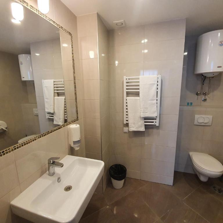 Premium Crown Suites - Dvokrevetna Soba sa Bračnim Krevetom i Terasom - 15