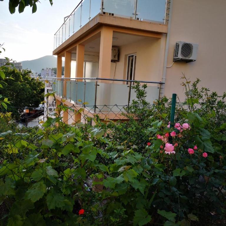 Apartmani Becici - One-Bedroom Apartment - 11