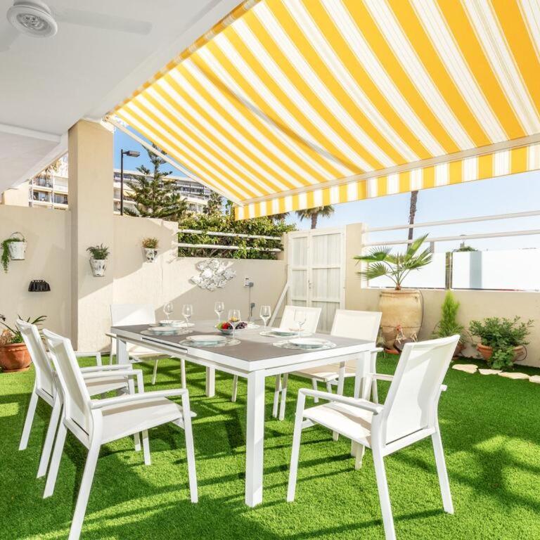 Apartamentos LOLA y MANUELA en primera línea playa Carihuela con excelente Terraza-jardin de 80 m2 frente al Mar con aparcamiento privado Ideal para descansar oyendo las olas del Mar - Apartamento de 2 dormitorios - 13