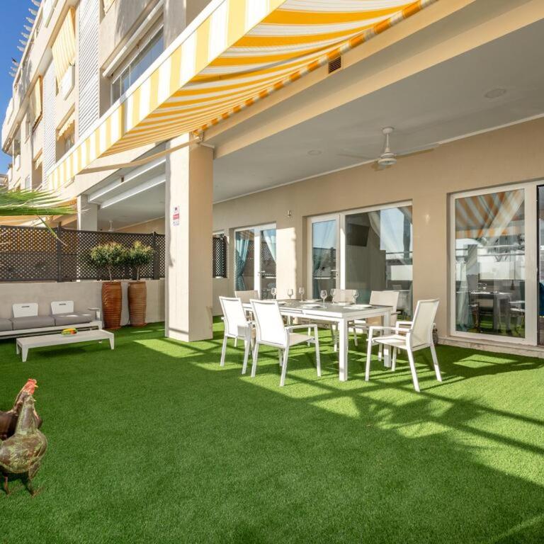 Apartamentos LOLA y MANUELA en primera línea playa Carihuela con excelente Terraza-jardin de 80 m2 frente al Mar con aparcamiento privado Ideal para descansar oyendo las olas del Mar - Apartamento de 2 dormitorios - 9