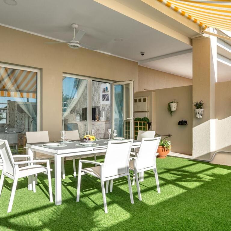 Apartamentos LOLA y MANUELA en primera línea playa Carihuela con excelente Terraza-jardin de 80 m2 frente al Mar con aparcamiento privado Ideal para descansar oyendo las olas del Mar - Apartamento de 2 dormitorios - 17