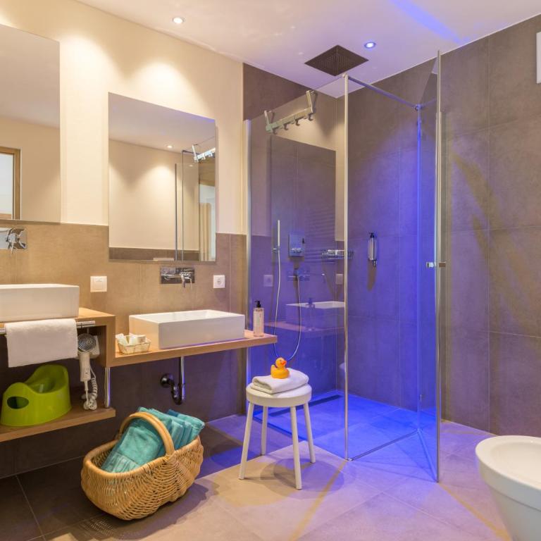 Familienhotel Huber - Habitación Familiar Deluxe con balcón - 1