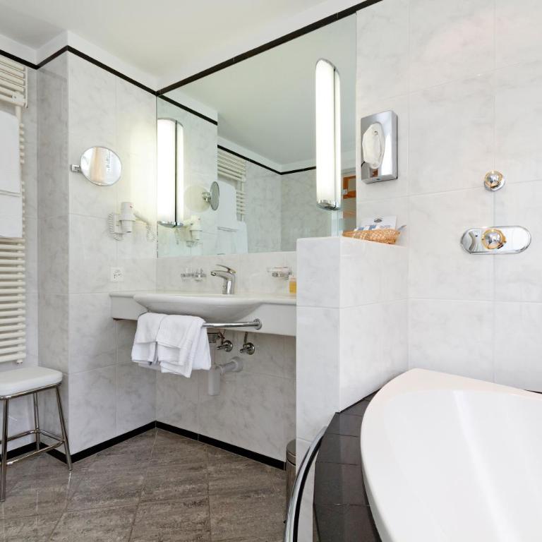 Schweizerhaus Swiss Quality Hotel - Deluxe Doppelzimmer mit Bergblick - 5