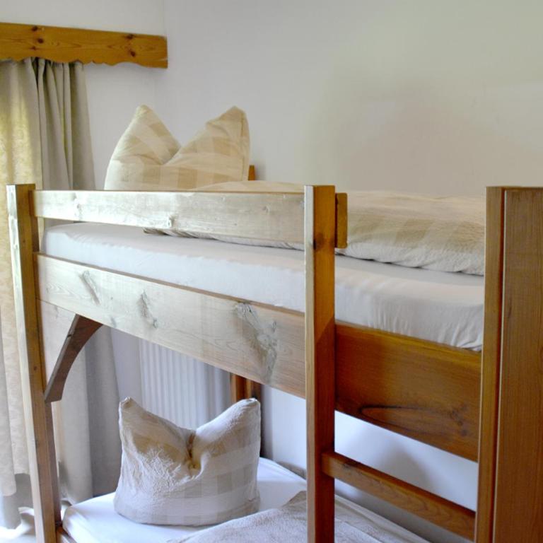 Pension Almhof Baumgarten - Familienzimmer mit Balkon - 9