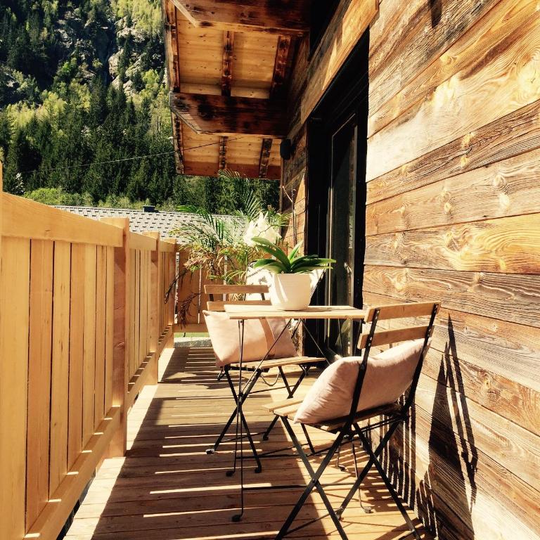 Chalet le petit Nicolas, jacuzzi, vue Mont Blanc - Chalet - 12