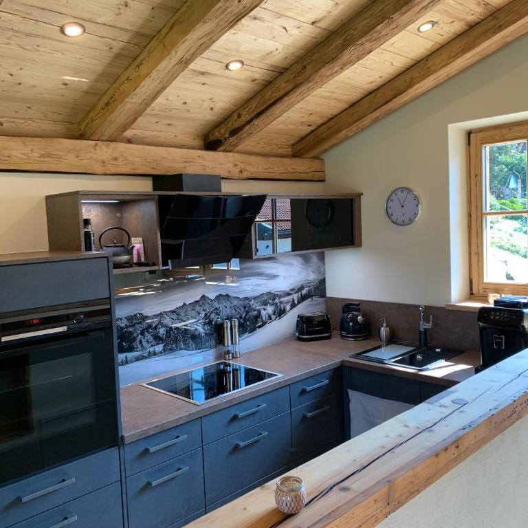 BERGSUCHT-Ruhpolding, Traumlage am sonnigen Südhang, kostenlose Parkplätze, schnelles WLAN, ruhige Sackgasse, NETFLIX inklusive - Chalet mit 3 Schlafzimmern - 5