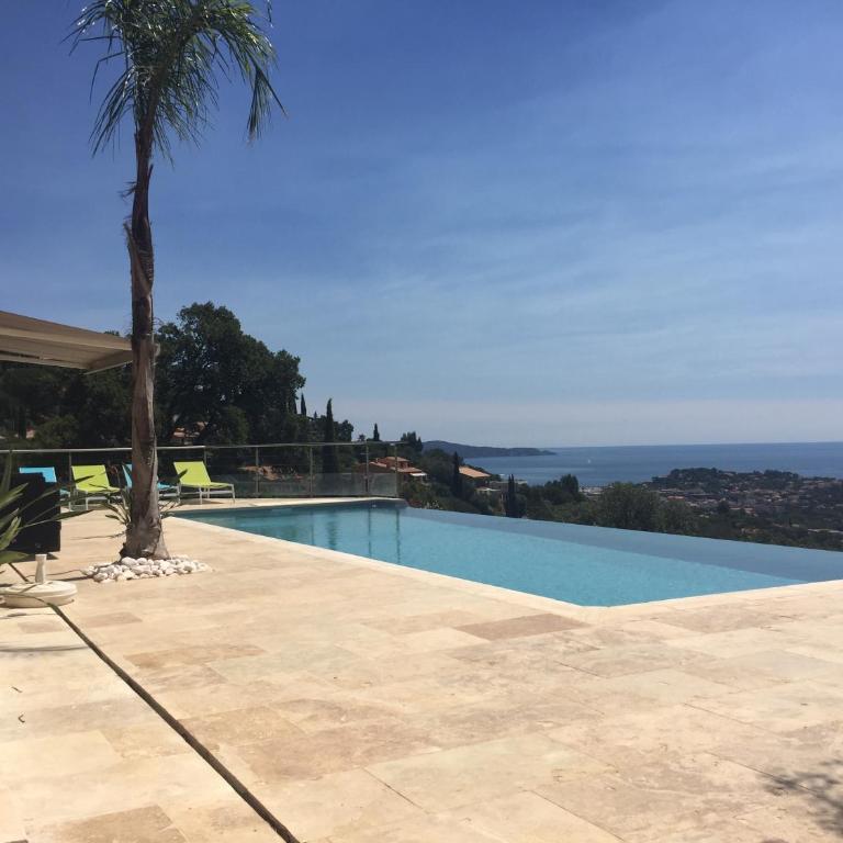 new! Villa privée avec piscine individuelle et vue mer panoramique, au calme, proche plages et Saint-Tropez - Maison 3 Chambres - 6