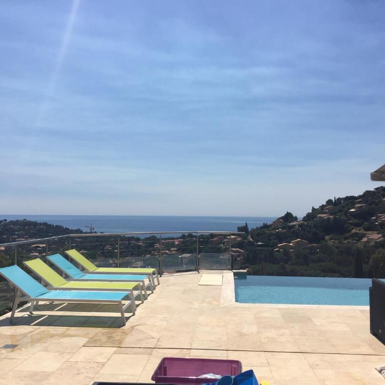 new! Villa privée avec piscine individuelle et vue mer panoramique, au calme, proche plages et Saint-Tropez - Maison 3 Chambres - 11