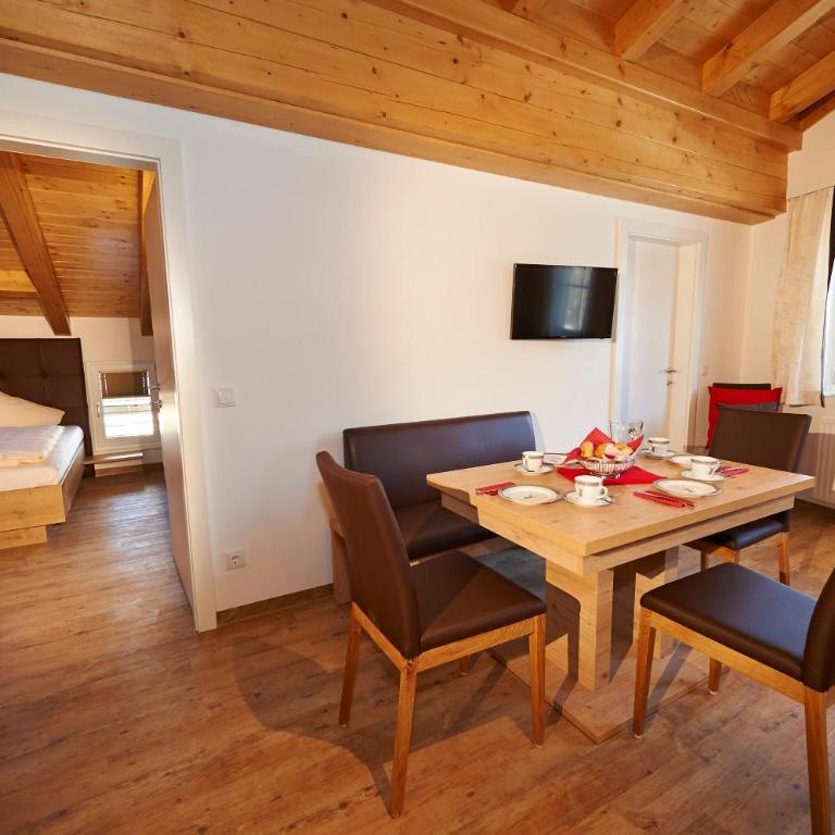 Alpine Active Weitgasser - Apartment mit 2 Schlafzimmern, 2 Badezimmern und Balkon - 2