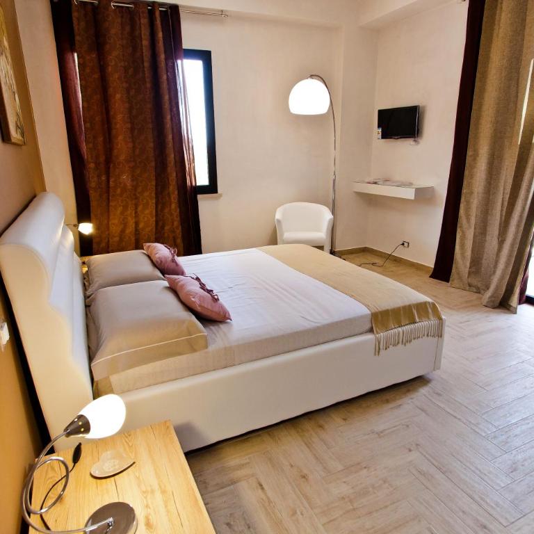 B&B Shining - Camera Matrimoniale Deluxe con Balcone - 1