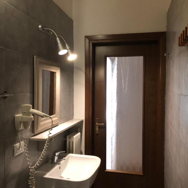 Ai Leoni - Camera Matrimoniale con Bagno Privato - 5