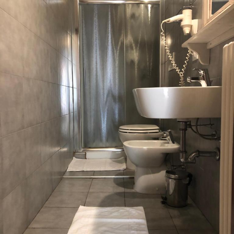 Ai Leoni - Camera Matrimoniale con Bagno Privato - 10