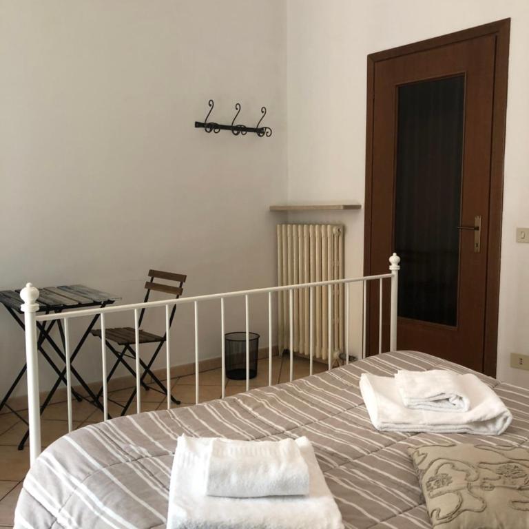 Ai Leoni - Camera Matrimoniale con Bagno Privato - 12