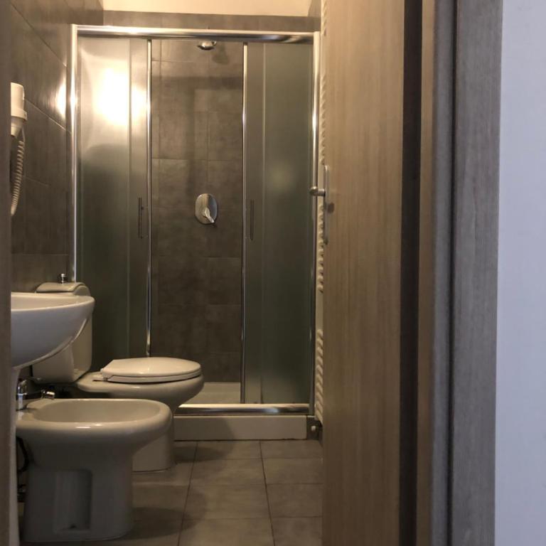 Ai Leoni - Camera Singola con Bagno Privato - 8