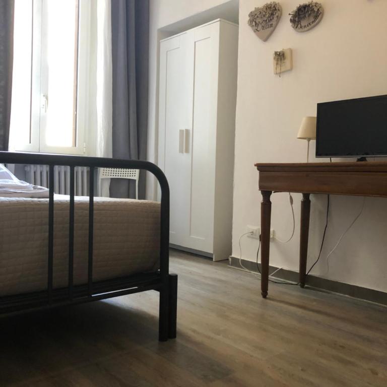 Ai Leoni - Camera Singola con Bagno Privato - 9
