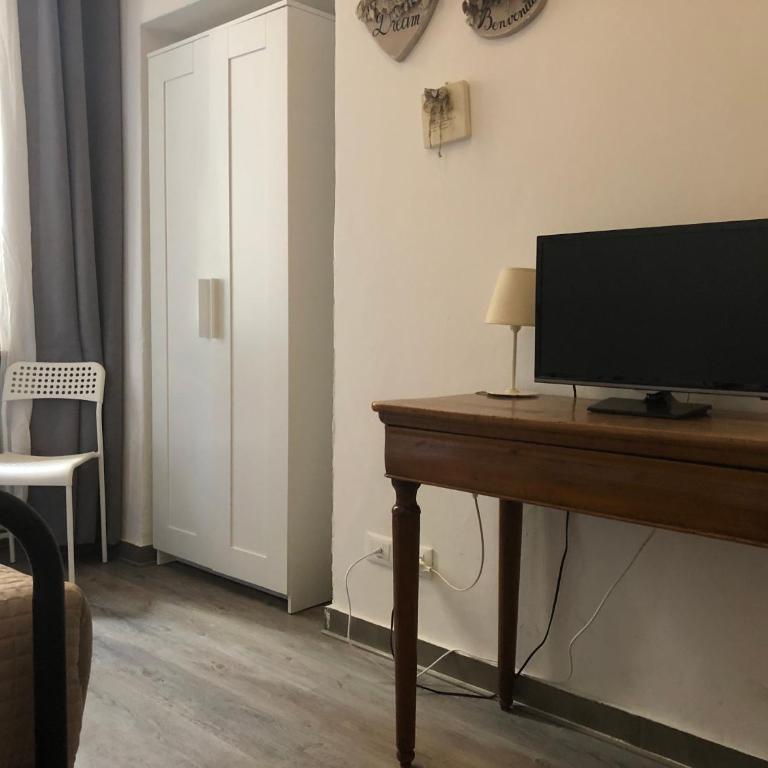 Ai Leoni - Camera Singola con Bagno Privato - 11
