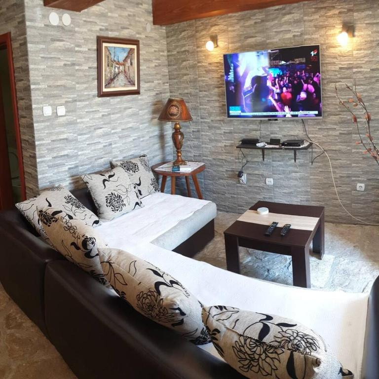 Guest House Maza - Five-Bedroom House - 37