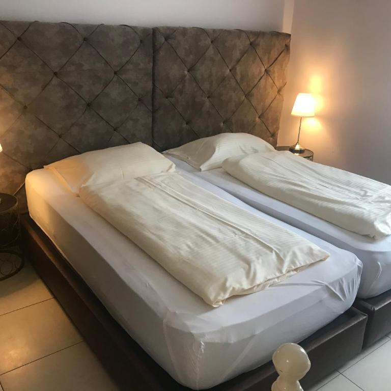 Baynunah Suites Aparthotel - Three-Bedroom Apartment - 20