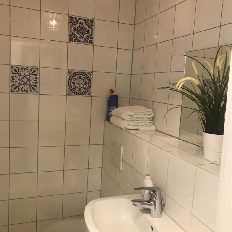 Baynunah Suites Aparthotel - Three-Bedroom Apartment - 18