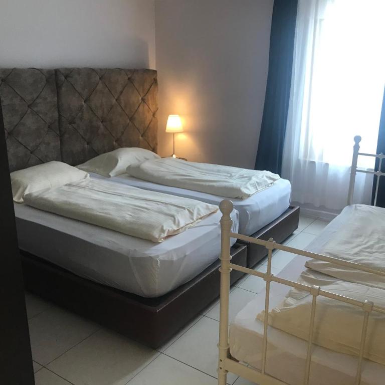 Baynunah Suites Aparthotel - Three-Bedroom Apartment - 16
