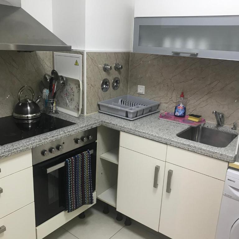 Baynunah Suites Aparthotel - Three-Bedroom Apartment - 14