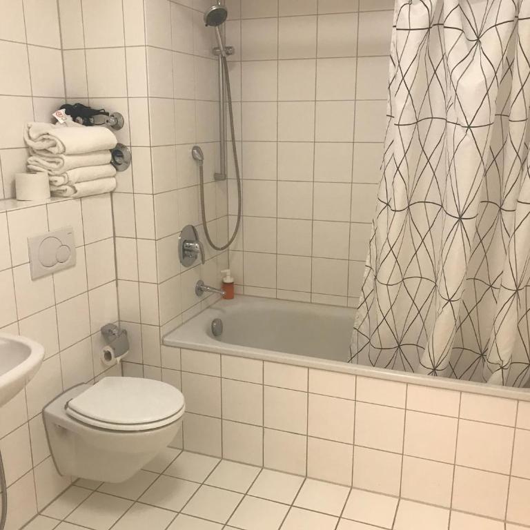 Baynunah Suites Aparthotel - Three-Bedroom Apartment - 1