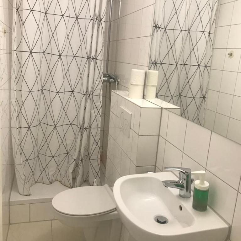 Baynunah Suites Aparthotel - Three-Bedroom Apartment - 7