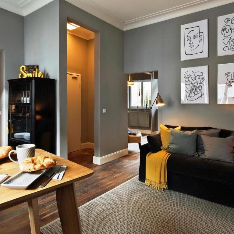Chase Apartments-Boutiquehotel Style I - Ferienwohnung mit 2 Schlafzimmern über einer Bar - 1