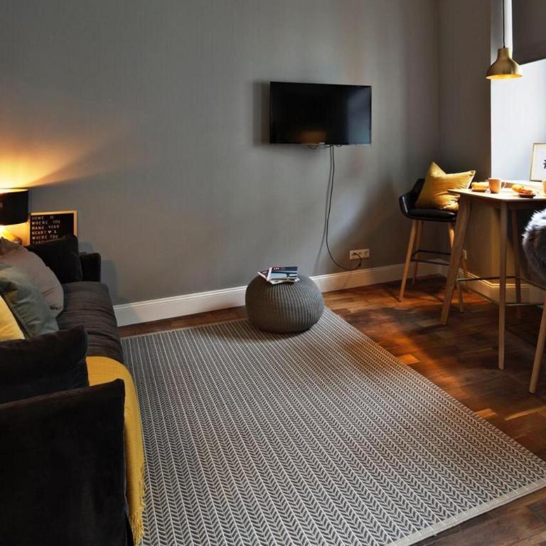Chase Apartments-Boutiquehotel Style I - Ferienwohnung mit 2 Schlafzimmern über einer Bar - 4