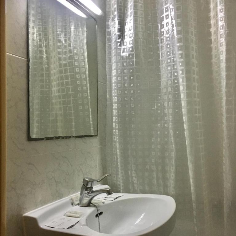 Hostal Santa Barbara - Habitación Triple - 3