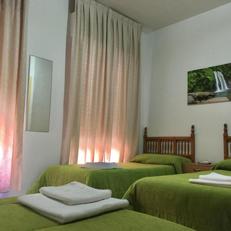 Hostal Santa Barbara - Habitación Triple - 2