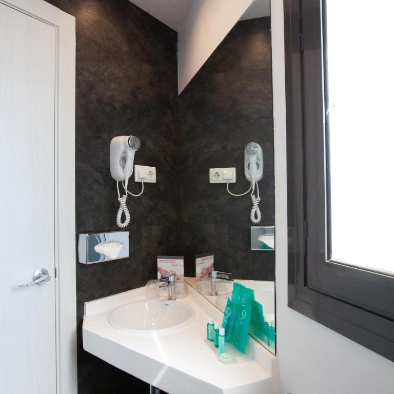 Hotel Concordia Barcelona - Basic Double Room - 1
