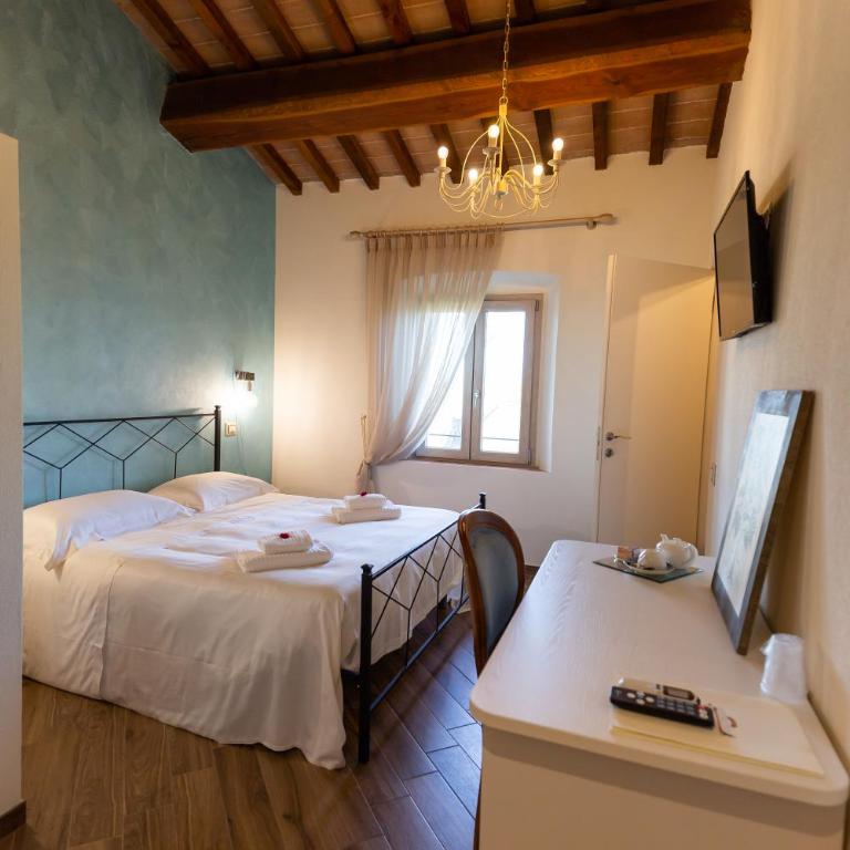 Fattoria L'Olmetto - Double Room with Mountain View - 1