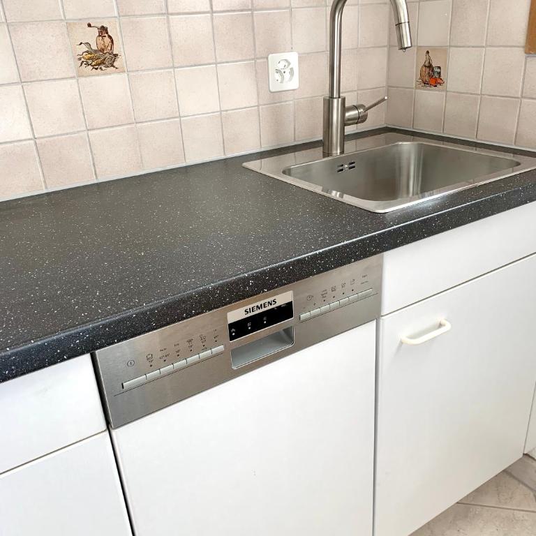 Holiday Apartment Gian - close to the Kongresshaus, the ice hockey stadium, cross-country skiing, the Eau-la-la indoor pool and wellness, large supermarket, 2 bus stops, with an indoor garage and fully equipped - Apartment mit 1 Schlafzimmer - 28
