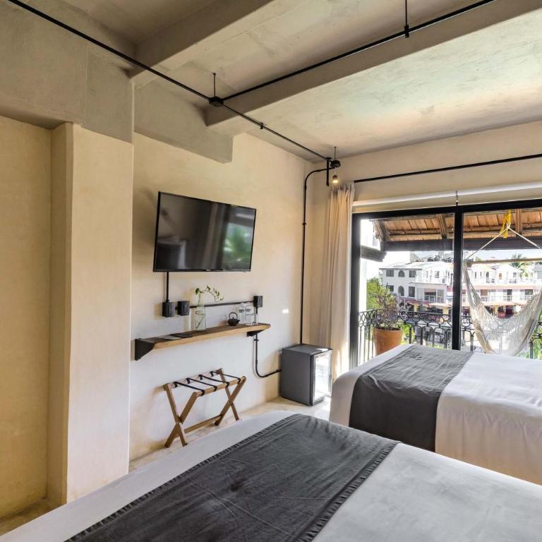 Caribbean Paradise Hotel & Spa - 5th Avenue - Deluxe Double Room with Balcony - 9
