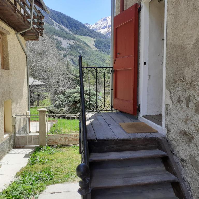 Bed and Breakfast Les Airelles - Chambre Lit King-Size - Vue sur Montagne - 1