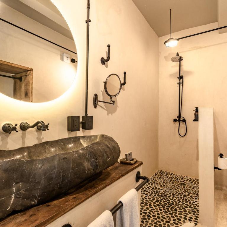 Caribbean Paradise Hotel & Spa - 5th Avenue - Master Suite with Jacuzzi, Balcony and City Views - 5